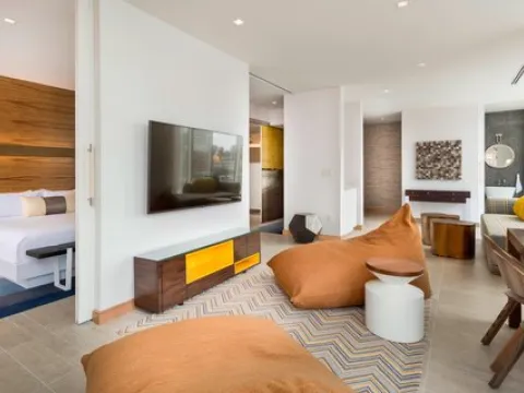 The Envoy Hotel, Autograph Collection