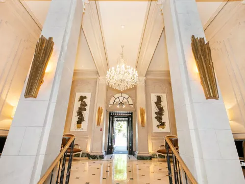 The Eliot Suite Hotel